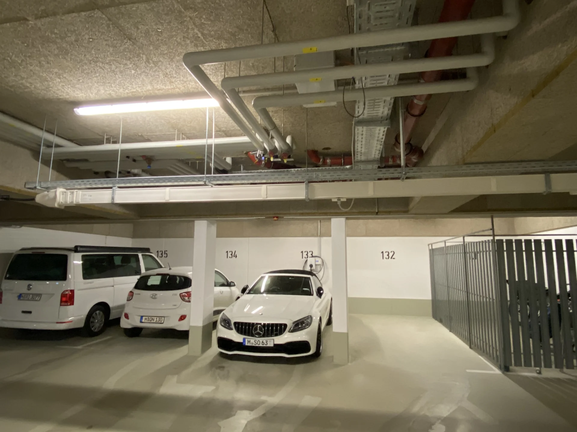 kabeltrasse und stromschiene parallel img 0896